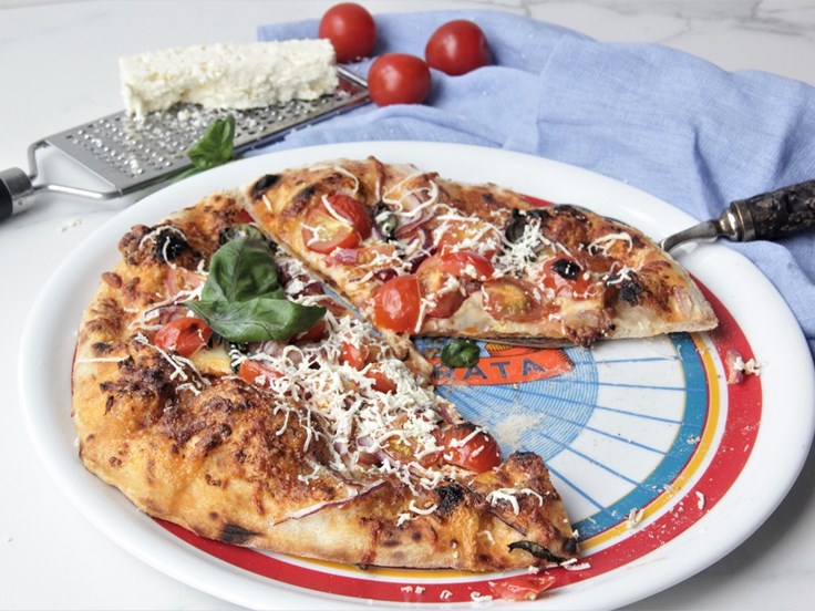 Föstudagur - Bruschetta pizza með tómötum og rifnum ostakubbi