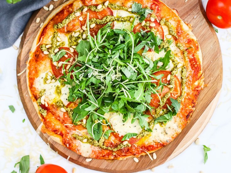Föstudagur - Pizza með mozzarella og basilíku