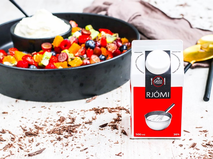 Þriðjudagur - Ferskt ávaxtasalat með þeyttum vanillurjóma