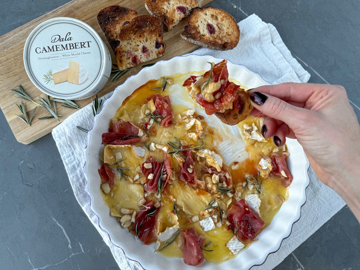 Bakaður Camembert með parmaskinku og hunangi