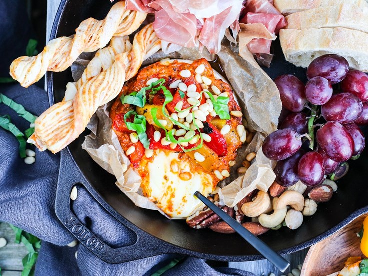 Laugardagur - Bakaður ostur með grilluðum paprikum og pestó