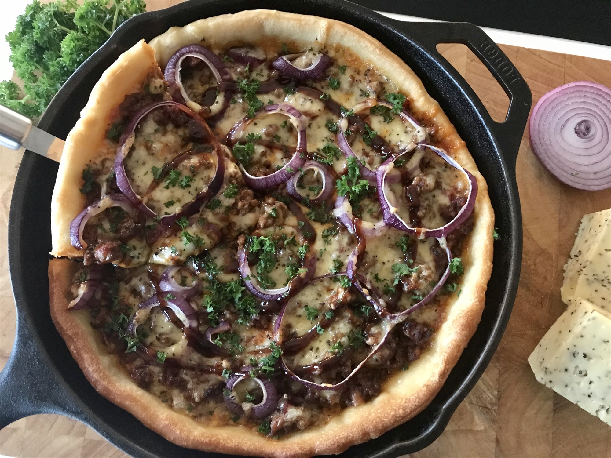 BBQ pönnupizza