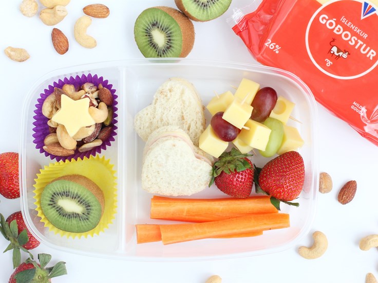 Þriðjudagur - Nesti með brauði, ávöxtum og Góðosti