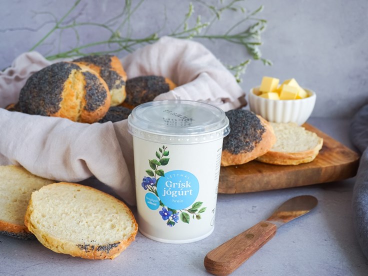 Miðvikudagur – Brauðbollur með jógúrt og hunangi