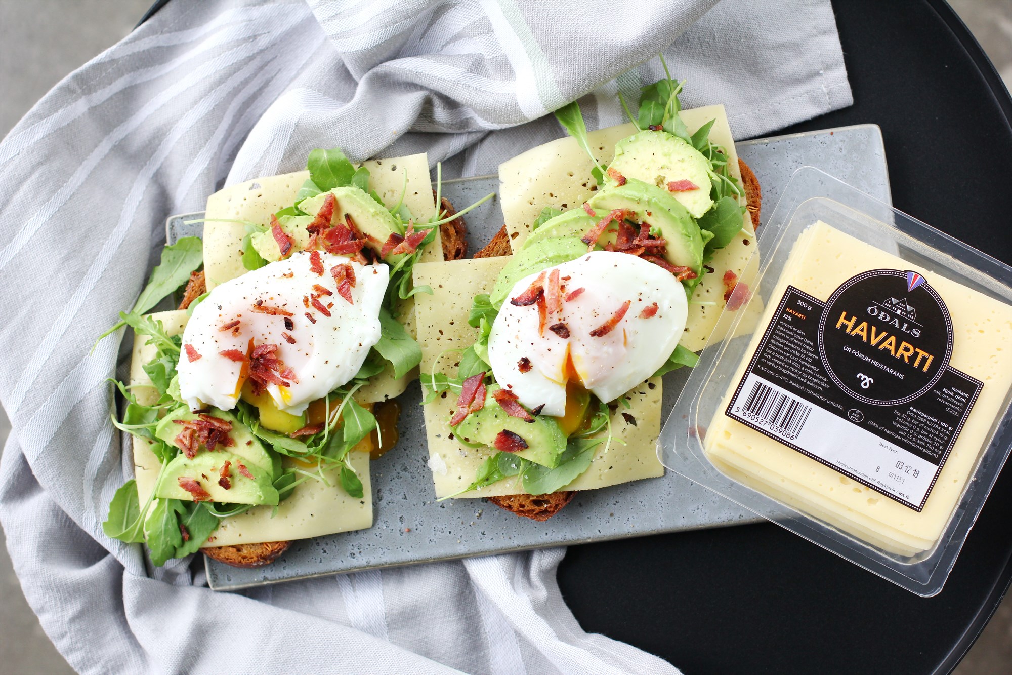 Brauð með Óðals Hávarði, hleyptu eggi og avocado