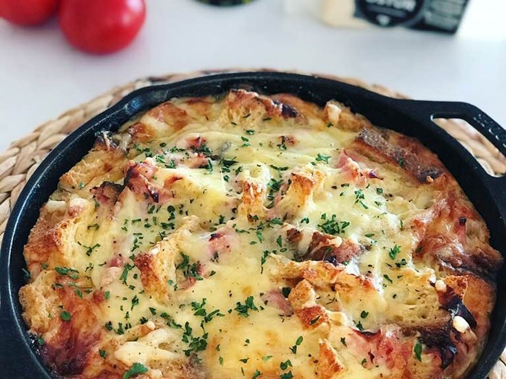 Sunnudagur – Brönsbaka með Óðalsosti, dijon sinnepi, skinku og eggjum