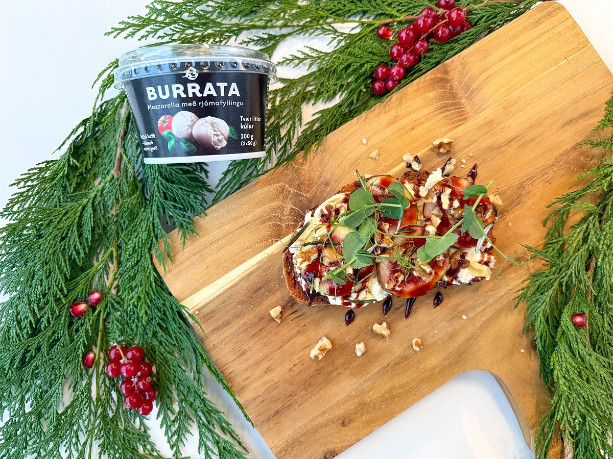 Burrata með súrdeigsbrauði og fíkjum