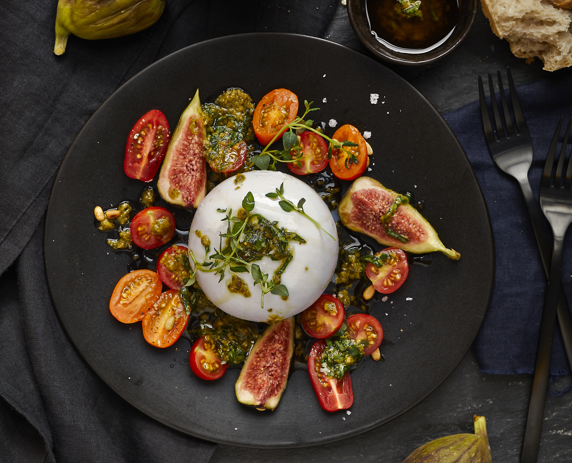 Burrata með pestó og fíkjum