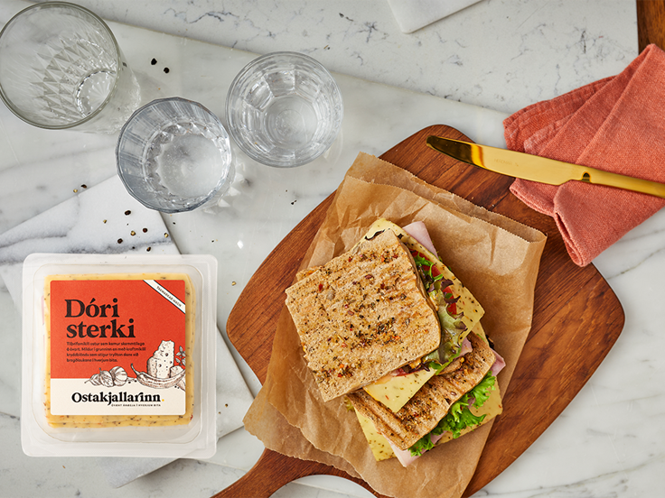 Fimmtudagur - Lúxus samloka með Dóra sterka og kalkúnabringu