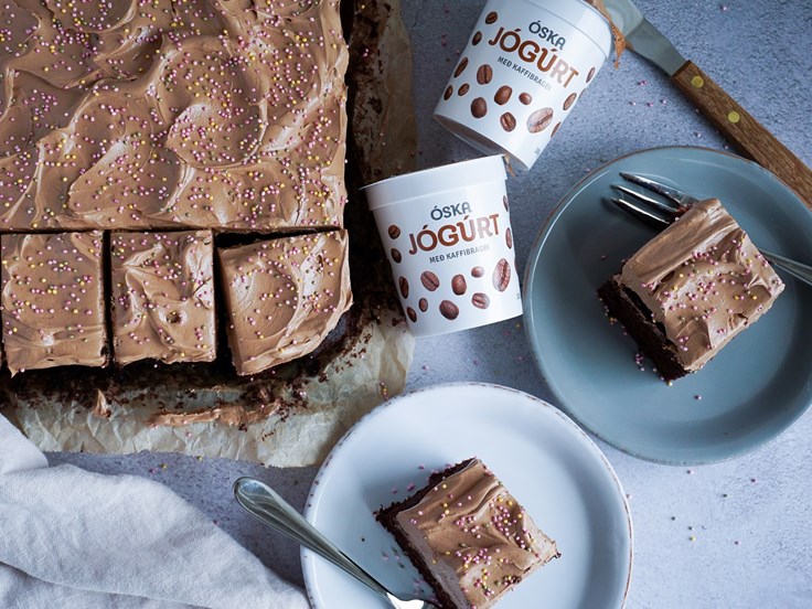 Sunnudagur – Dúnmjúk og dökk skúffukaka með smjörkremi