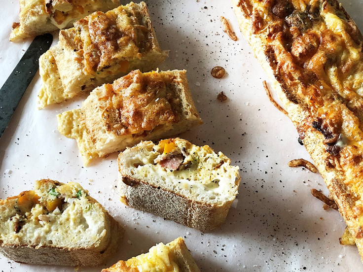 Sunnudagur - Fyllt bagetta með bökuðum eggjum