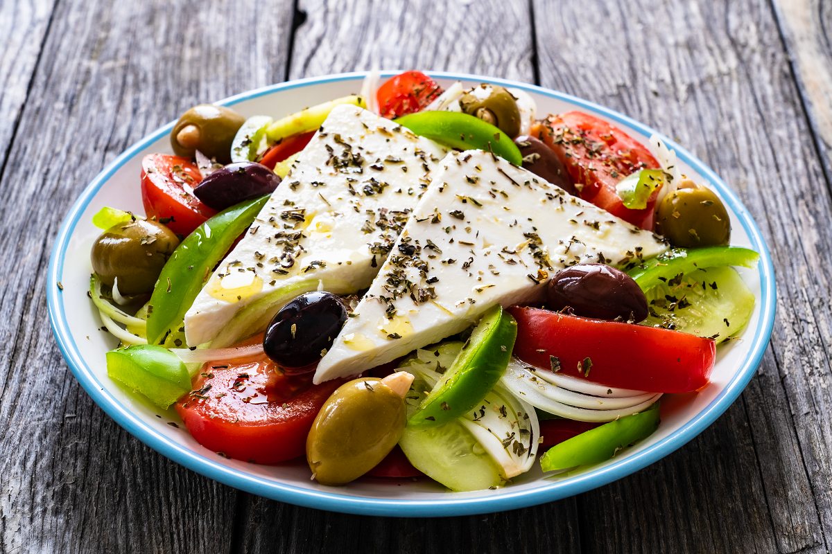 Grískt salat með ferskum Ostakubbi