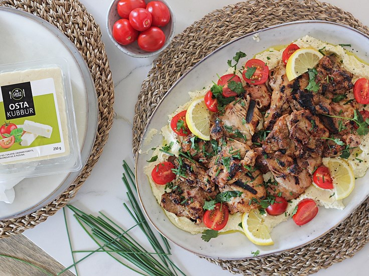 Laugardagur – Grískur kjúklingur með þeyttum ostakubbi