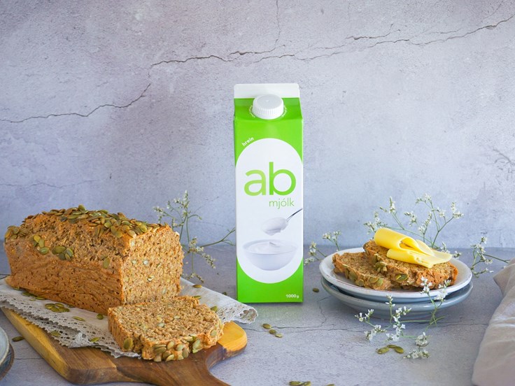 Sunnudagur – Gróft spelt- og hafrabrauð með graskersfræjum