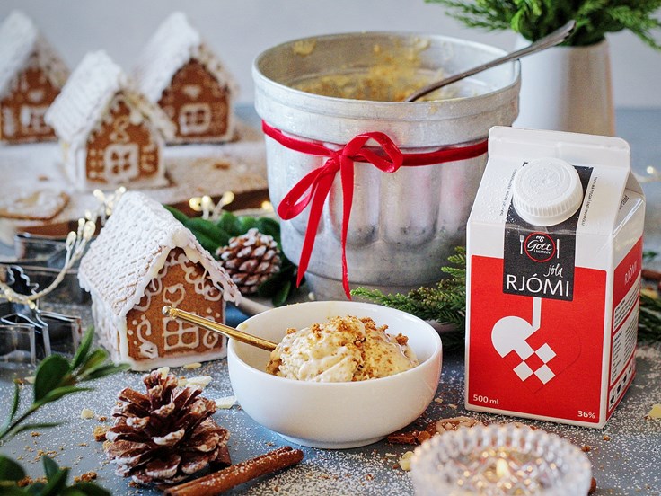 Laugardagur – Hátíðarís með hvítu súkkulaði og piparkökum