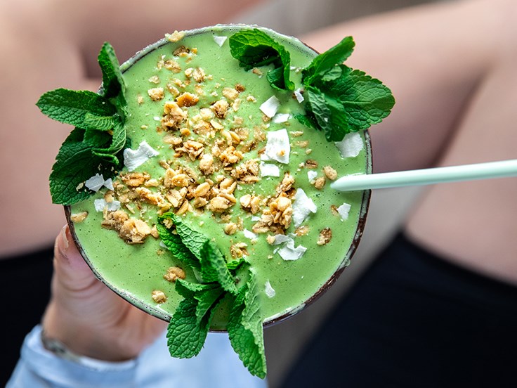 Miðvikudagur – Græn skyrskál með avocado, appelsínu og spínati