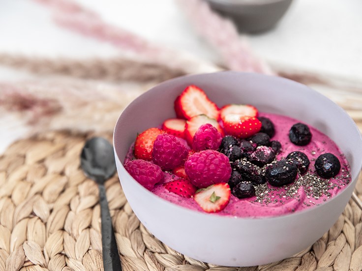 Fimmtudagur – Skyrskál með acai og berjum