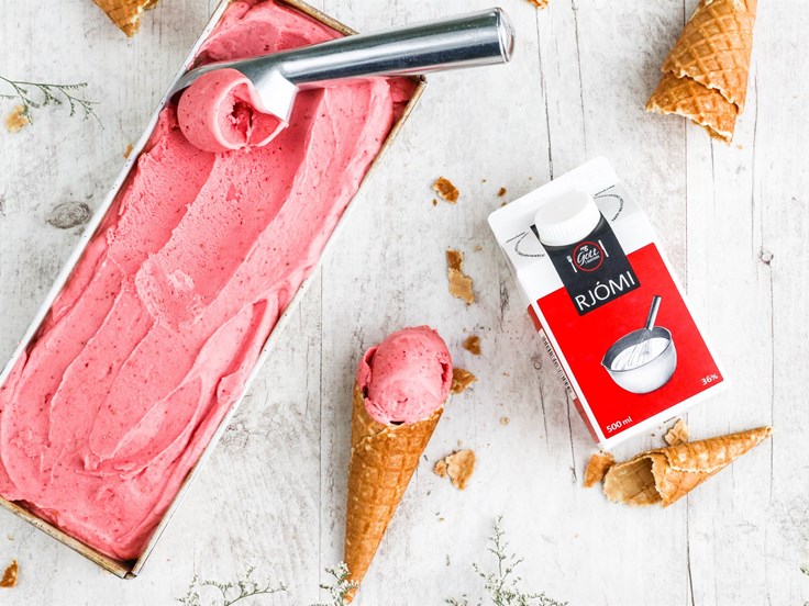 Laugardagur - Einfaldur jarðarberjaís