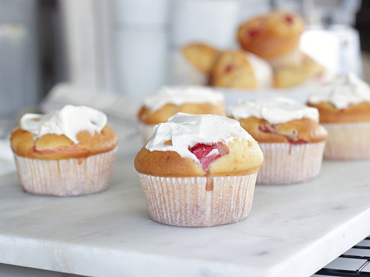 Laugardagur – Jarðarberjamúffur með rjómaostakremi