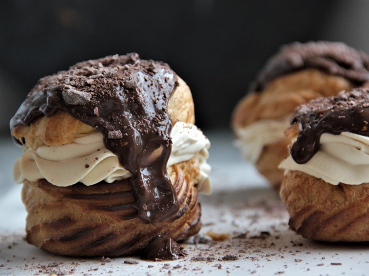 Bollur með kaffirjóma og súkkulaðiglassúr