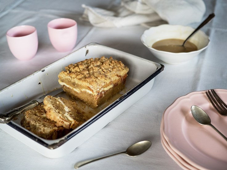 Laugardagur – Kanilkaka með rjómaostamiðju