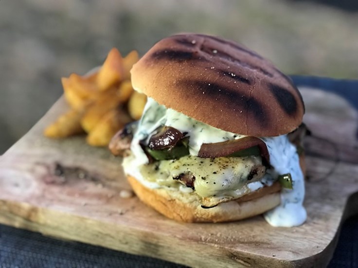 Laugardagur - Kjúklingaborgari með Óðals Havarti og kóríander majó