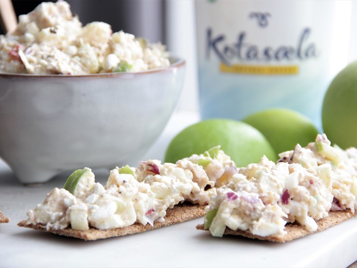 Þriðjudagur - Kjúklingasalat með eplum, eggjum og kotasælu