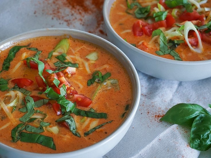 Fimmtudagur – Rjómalöguð tómatsúpa með kjúklingi