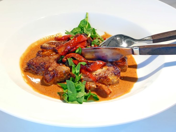 Þriðjudagur - Ofnbakaðar svínakótilettur með papriku í sterki rjómasósu