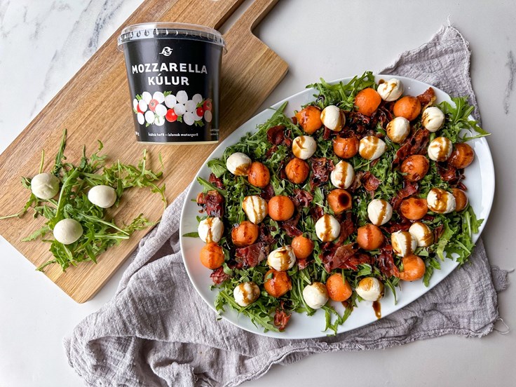 Laugardagur – Létt og ljúffengt salat með mozzarella og melónu