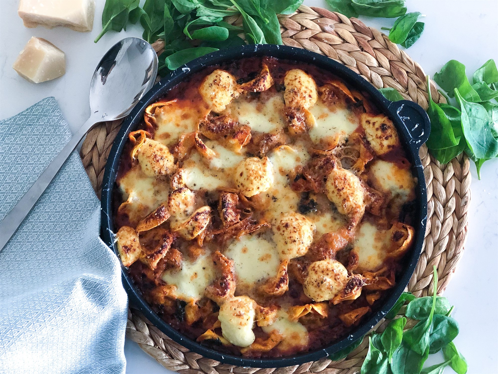 Mascarpone tortellini með tómat og spínati