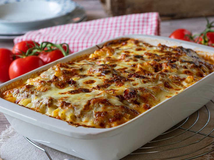 Mánudagur – Ofnbakaður fiskur í ostasósu með makkarónum og salami