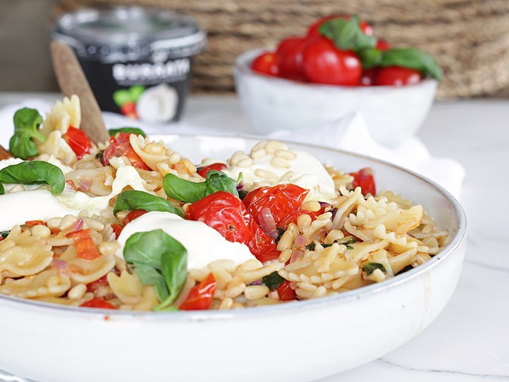 Þriðjudagur – Pasta með tómötum og burrata