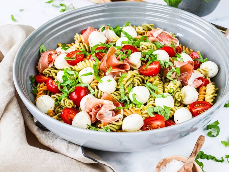 Þriðjudagur – Pastasalat með mozzarella og basilíku