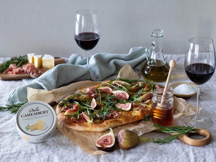 Föstudagur – Pizza með camembert, ferskum fíkjum og hráskinku