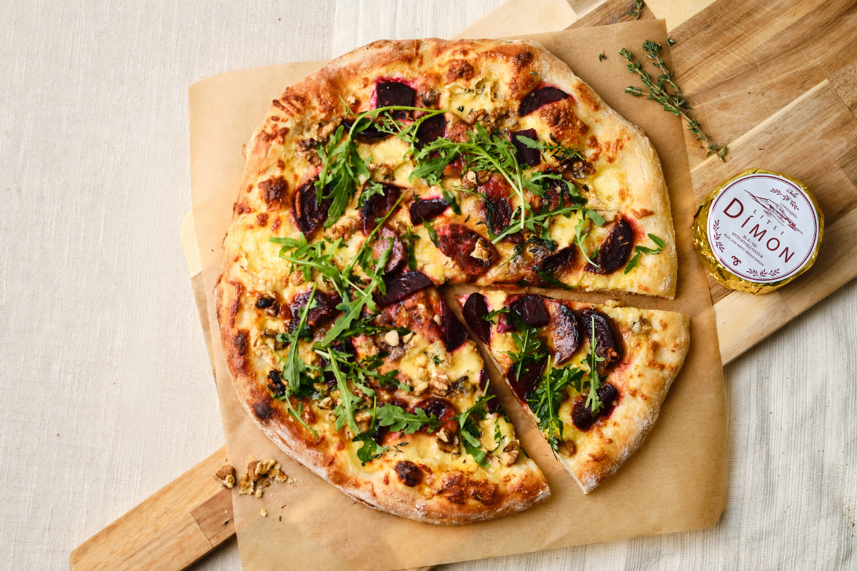 Pizza með rauðrófum, Litla Dímon, valhnetum og hunangi