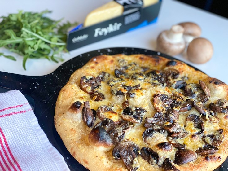 Föstudagur – Pizza með sveppum, Feyki og truffluolíu