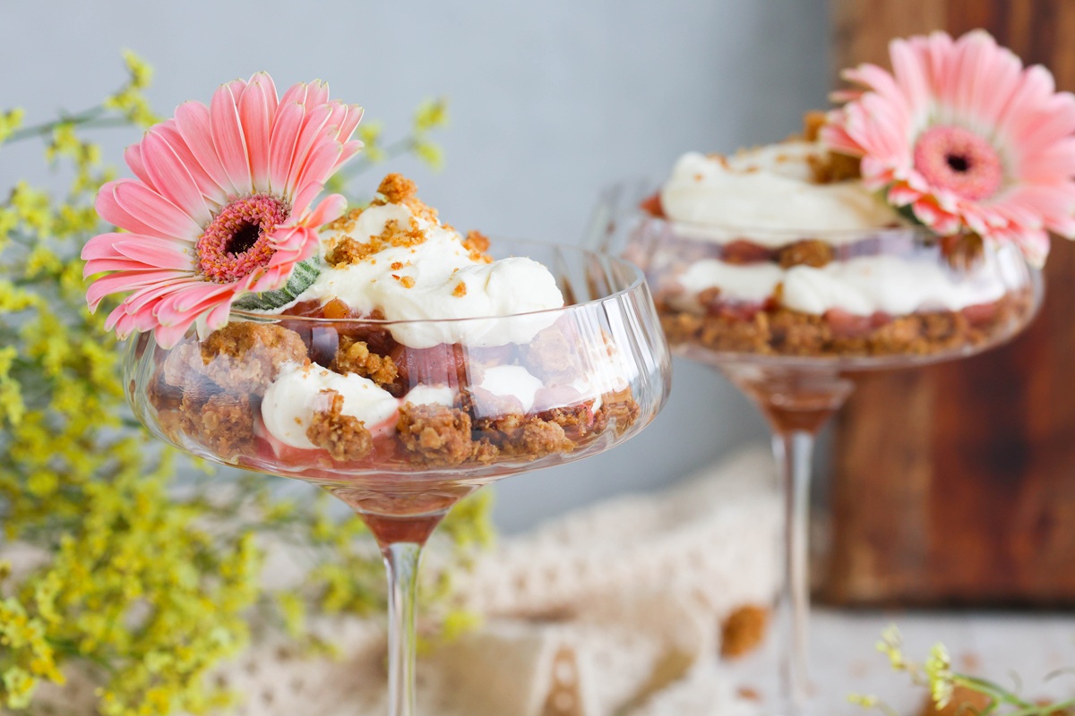 Rabarbara trifle