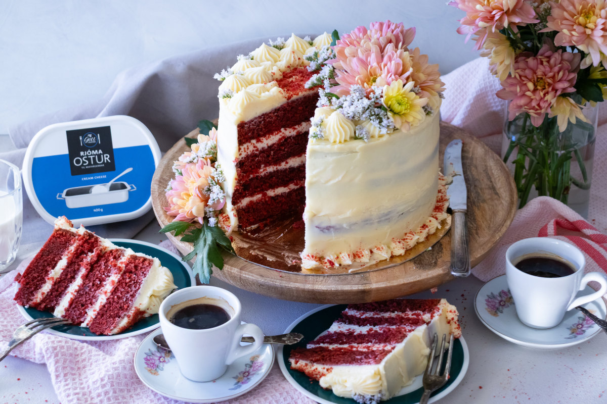 Konudagstertan - Red velvet terta með rjómaostakremi
