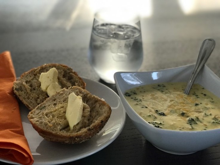 Þriðjudagur - Rjómalöguð brokkolísúpa með rifnum osti