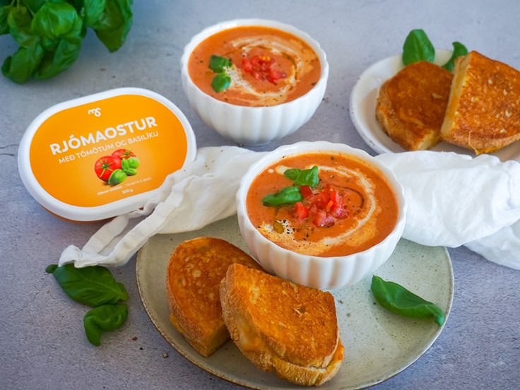 Fimmtudagur – Rjómalöguð tómatsúpa og grillað ostabrauð