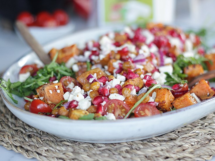 Fimmtudagur – Sætkartöflusalat með ostakubbi og granatepli