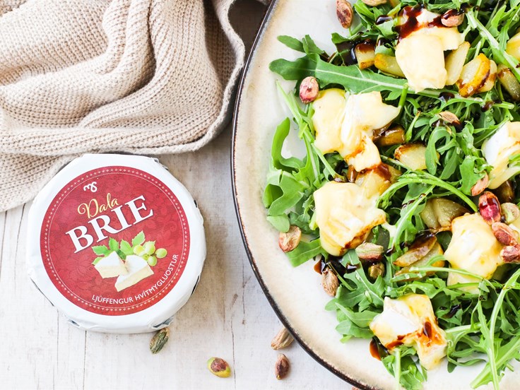Þriðjudagur – Salat með smjörsteiktum perum og Dala Brie