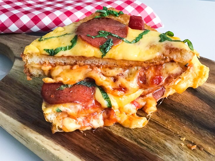 Þriðjudagur – Grilluð samloka með osti, salsasósu og pepperóní