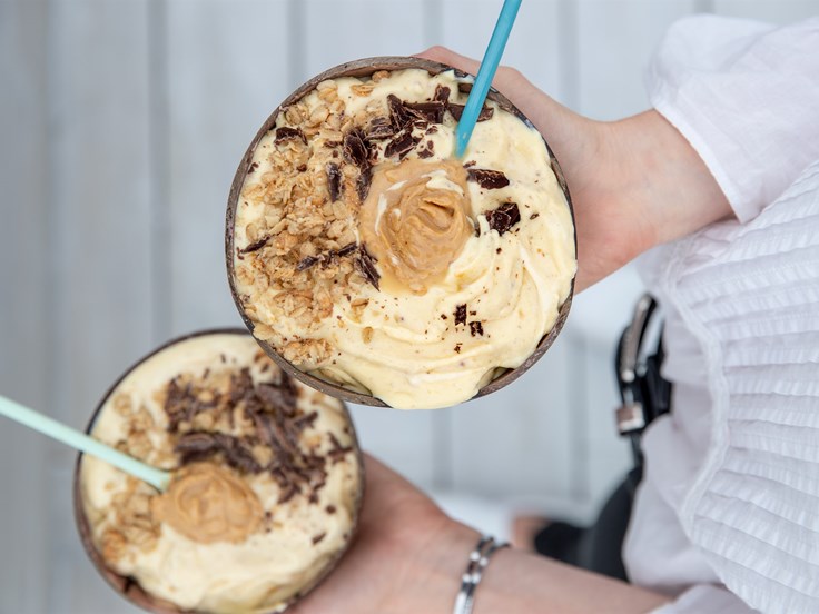 Þriðjudagur – Skyrskál með mangó, döðlum og hnetusmjöri