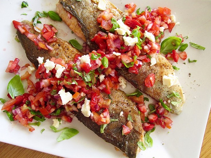 Mánudagur – Smjörsteikt bleikja með jarðarberjasalsa og ostakubbi