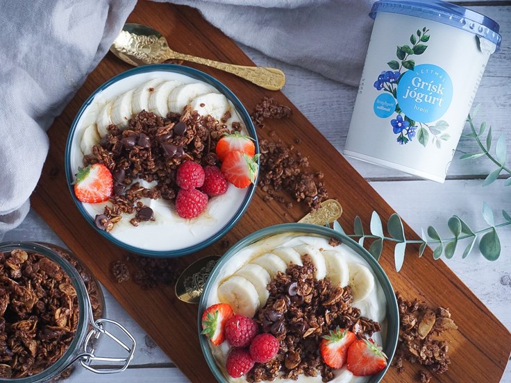 Laugardagur - Súkkulaðigranóla með grískri jógúrt